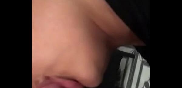  mamando pequeño pene venezolano